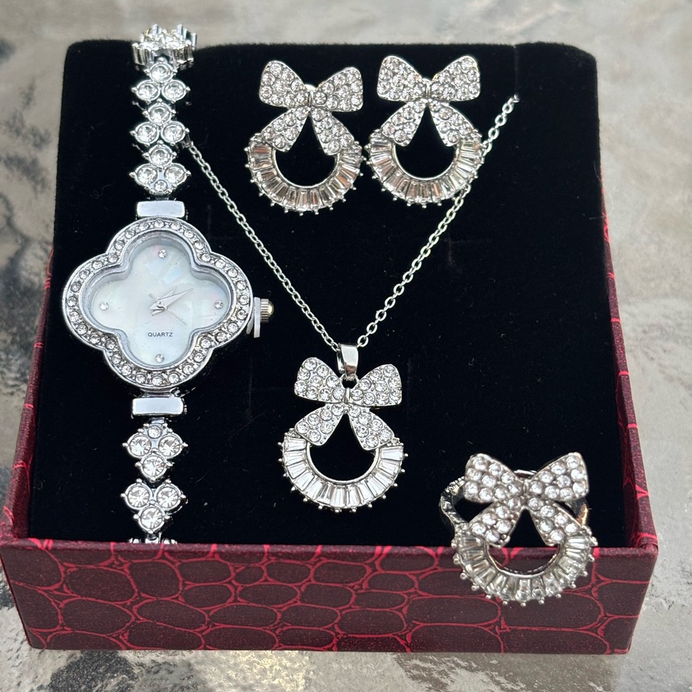 Luxury Designer Jewelry Four- Leaf Clover Stainless Steel adjustable ring Set.